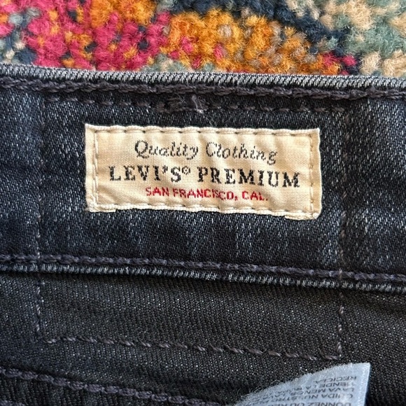 Levi’s | Women’s Dark Blue Premium 725 Highwaist Kickboot Side Slit Jeans, 28x34 - Picture 7 of 13